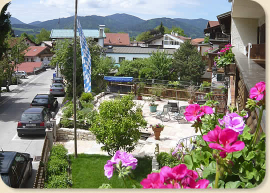 Blick auf die Terrasse des Haus Schumann in Tegernsee